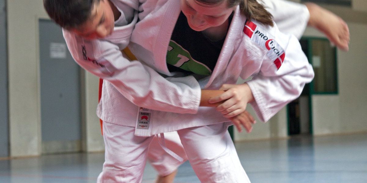 13-year-old girl attacked by grown man used jiu-jitsu skills to break his ankle and fight him off, police say 13-year-old girl attacked by grown man used jiu-jitsu skills to break his ankle and fight him off, police say