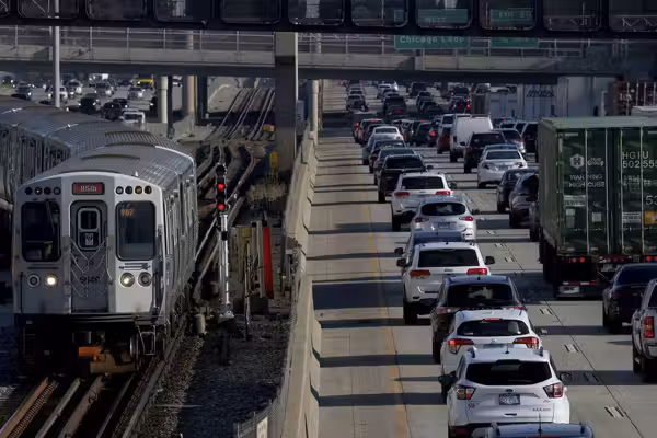 15-year-old girl accused of shoving man off moving Chicago train to his death after fight — but she's not the only suspect