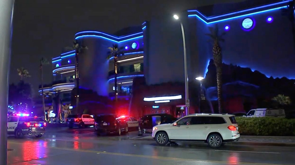 2 dead, 1 injured in shooting at Houston's Downtown Aquarium