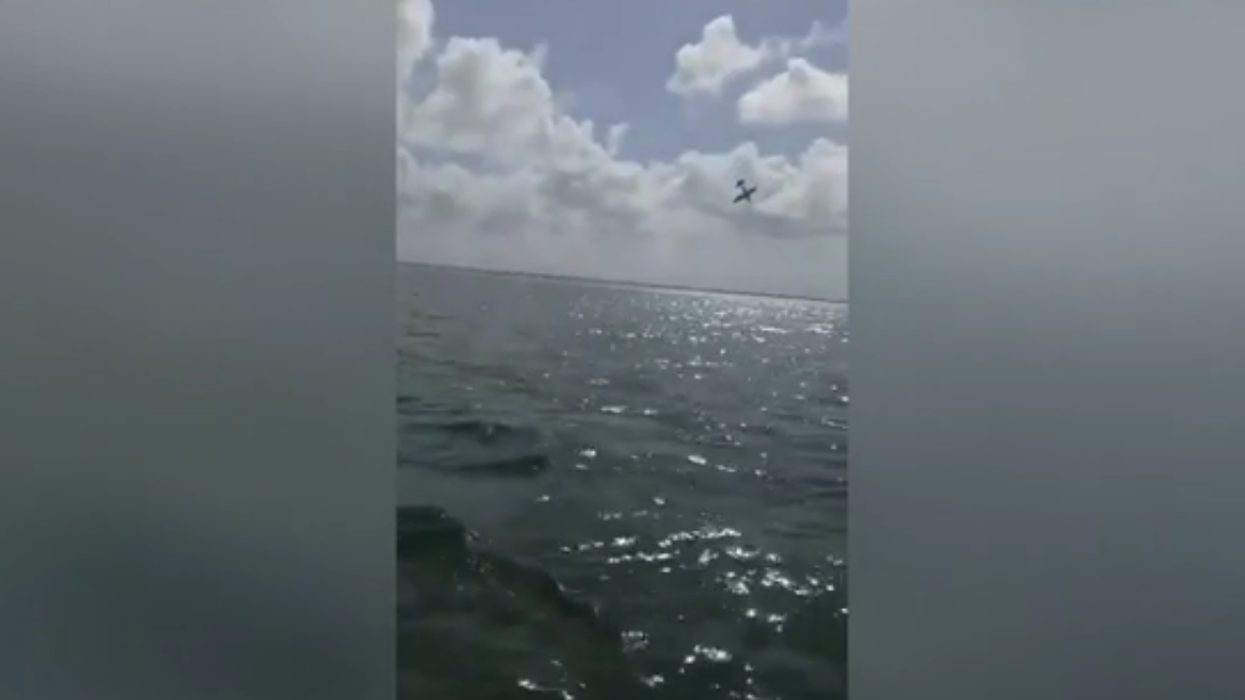 2 dead after gender reveal party in Cancun ends in plane crash