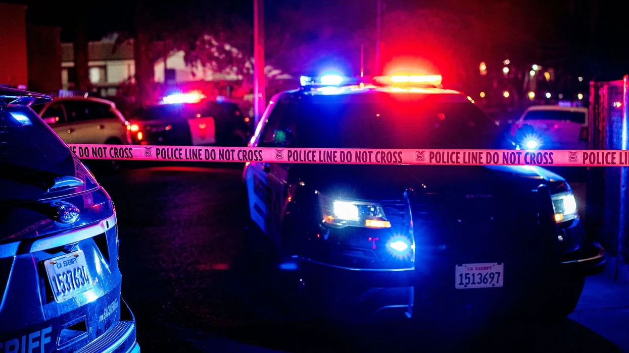 2 thugs who kill man during robbery get shot by fourth man at apartment complex, police say