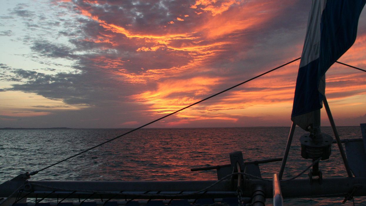 20 people, including 2 children, found dead on a drifting boat off the coast of Turks and Caicos