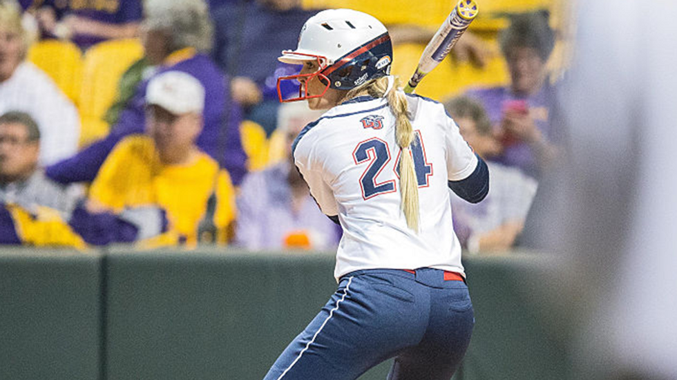 26 NCAA softball players baptized together before going head-to-head in Conference USA tournament