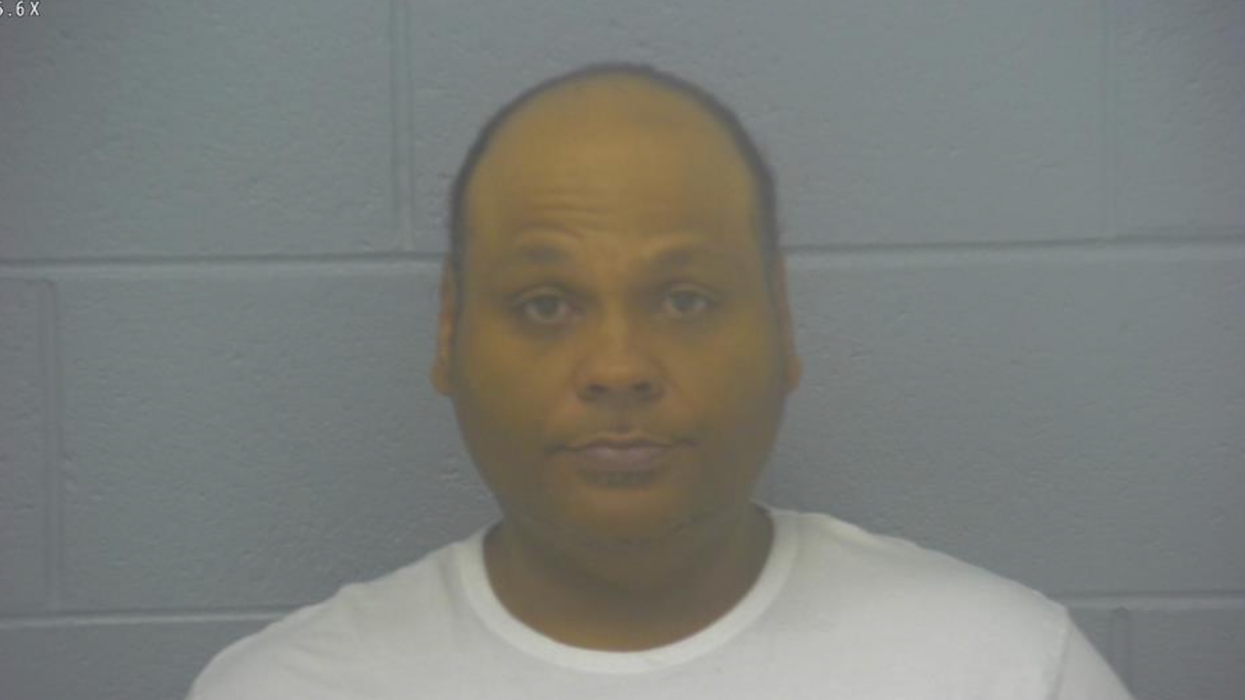 4 juveniles definitely choose wrong house to prank with ding-dong ditch game