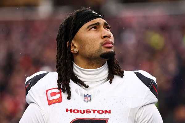 5 pro athletes who boldly take a knee — for Jesus Christ