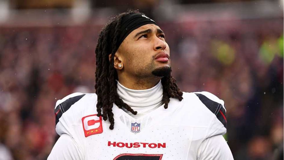 5 pro athletes who boldly take a knee — for Jesus Christ