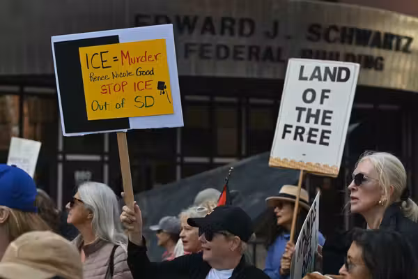 55-year-old protester who slapped the mask off ICE officer receives stunning sentence