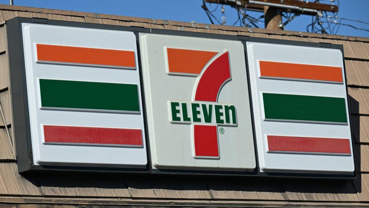 7-Eleven employee allegedly severs man's hand with sword in store parking lot: 'Half his hand was on the floor'