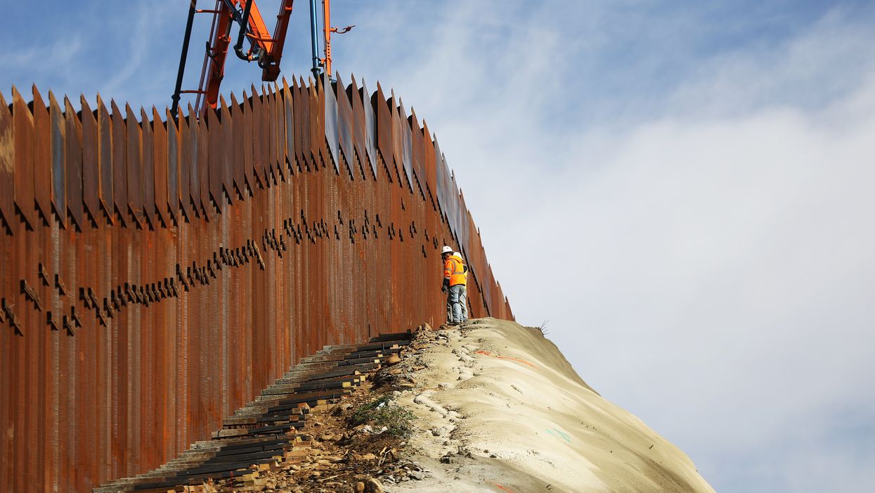 Private company resumes construction of the border wall