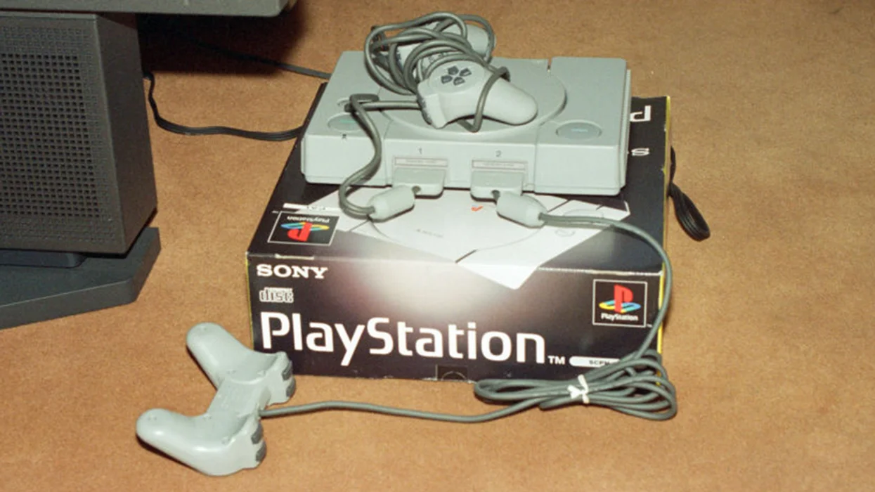 A kid got a mint PS1 from his grandpa, and the internet is freaking out