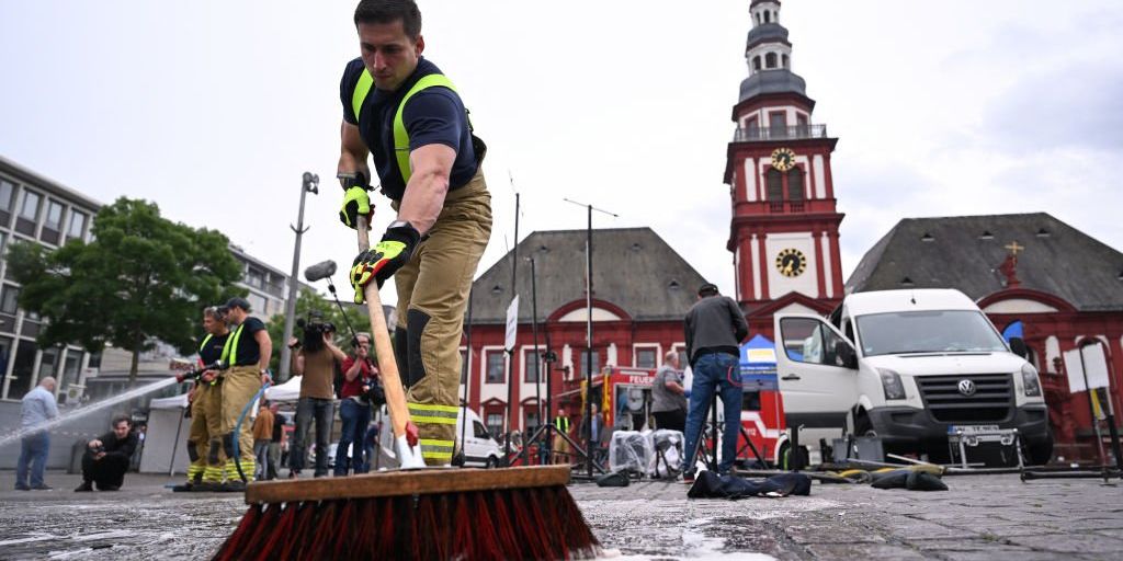 Afghan migrant goes on stabbing spree and butchers cop at anti-jihad rally - Vimarsana News