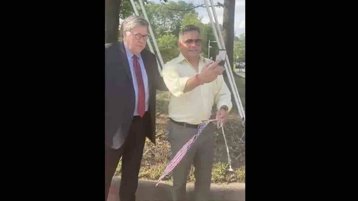 AG Bill Barr spots small pro-police gathering while on the road, so he gets out to thank folks