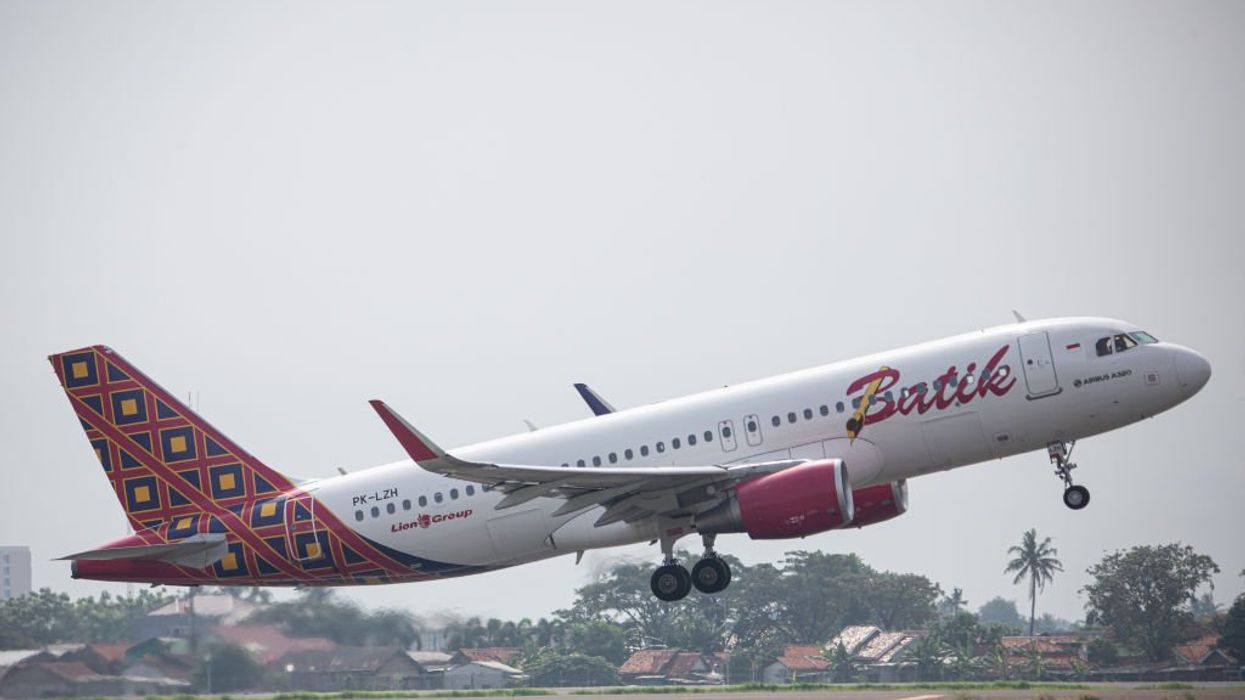 Aircraft veers 28 minutes off course after both pilots fall asleep in the cockpit