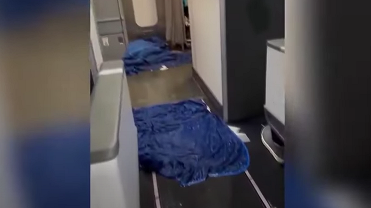 Alaska Airlines flight forced to turn around after Boeing 737 jet sink floods cabin with water