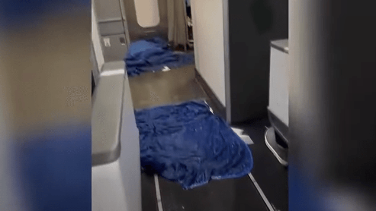 Alaska Airlines flight forced to turn around after Boeing 737 jet sink floods cabin with water