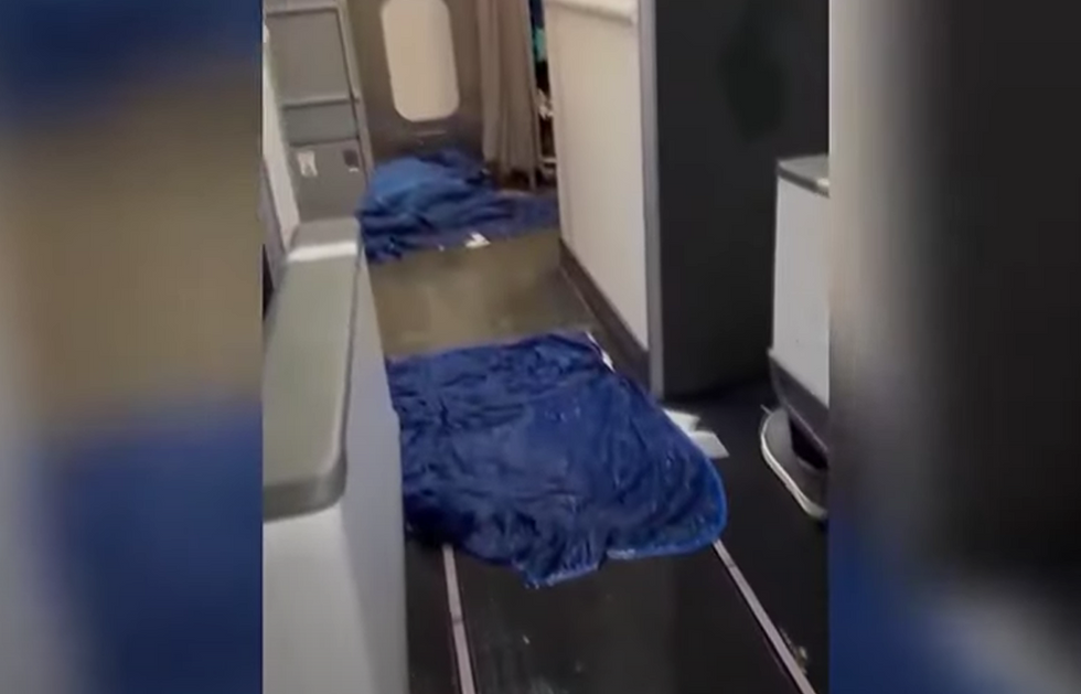 Alaska Airlines flight forced to turn around after Boeing 737 jet sink floods cabin with water