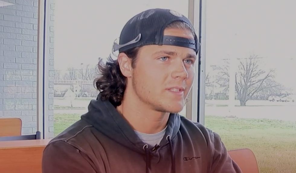 'All glory to God': Former wrestler doesn't let thug get away with physically abusing female Subway employee