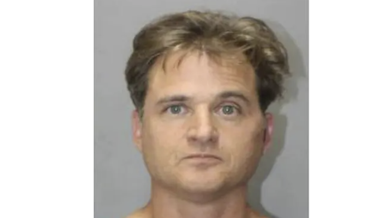 Anesthesiologist accused of trying to toss his wife off 'must-visit' Hawaiian cliff, charged with attempted murder
