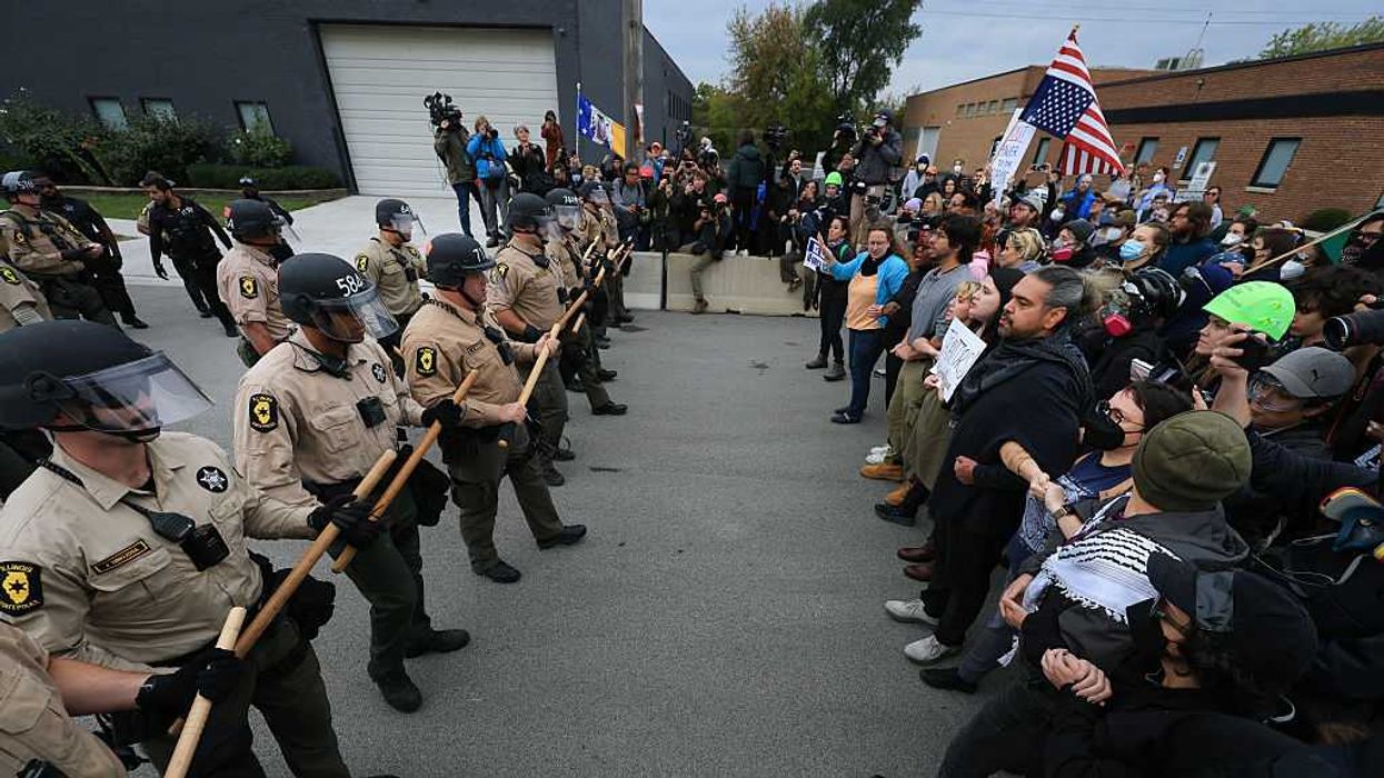 Anti-ICE mob turns hostile, breaching barriers outside detention facility — several officers injured