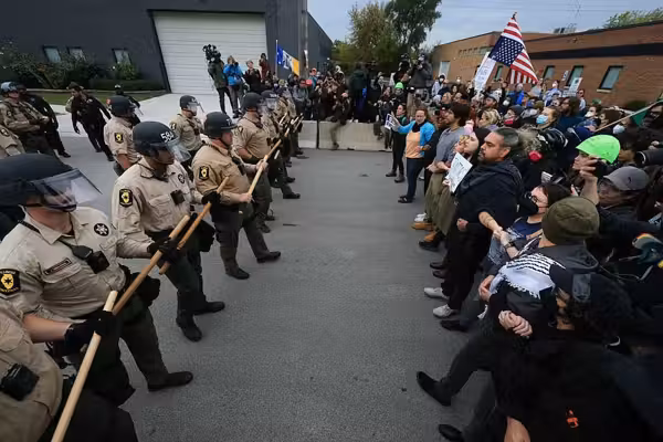 Anti-ICE mob turns hostile, breaching barriers outside detention facility — several officers injured