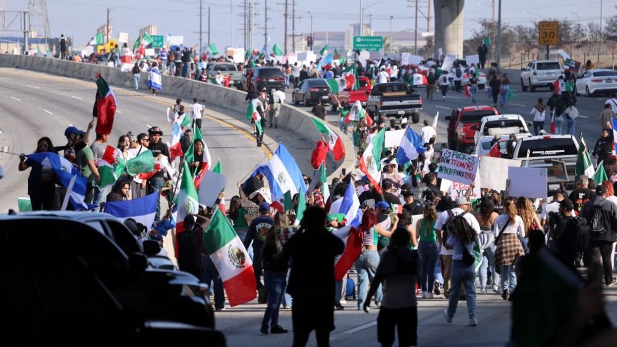 Anti-ICE protesters take over LA freeway — but no arrests made