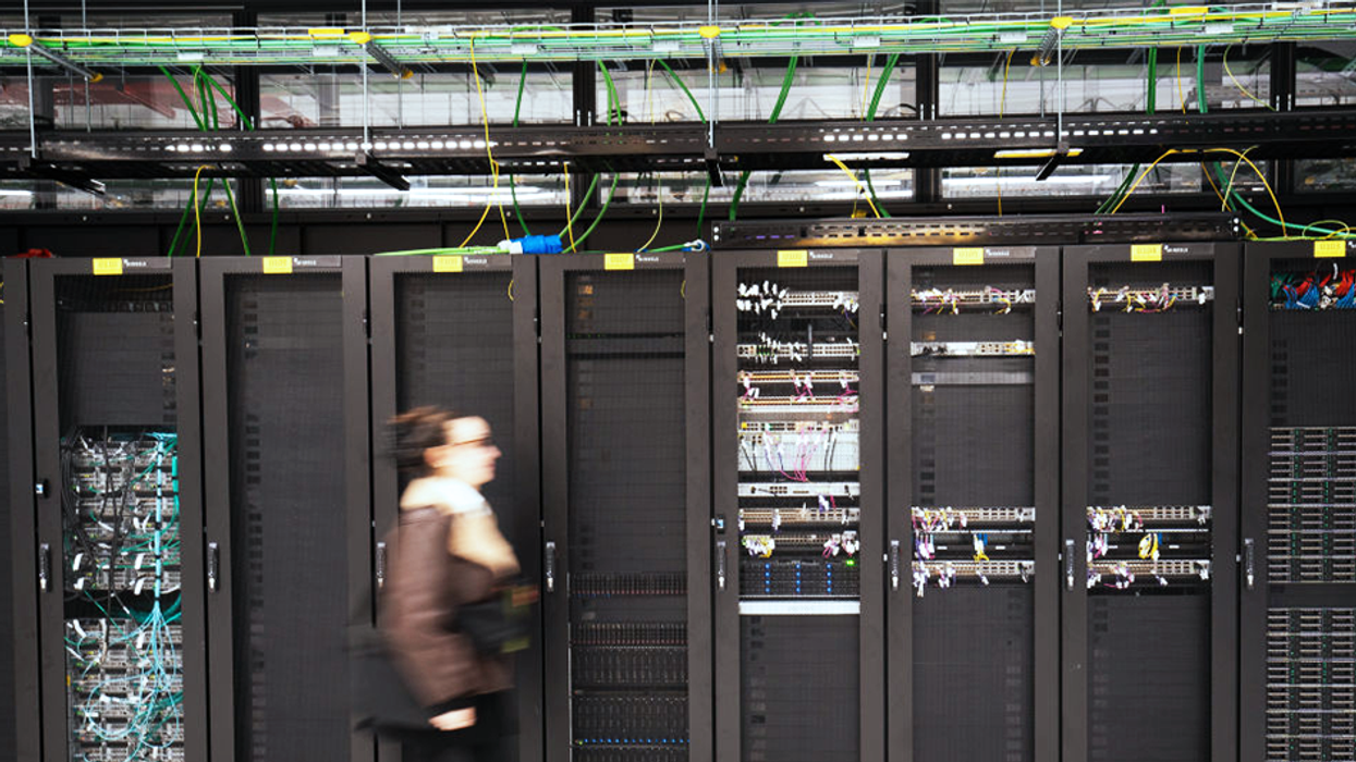 Apple to invest $500 billion in US including new AI server factory in Texas