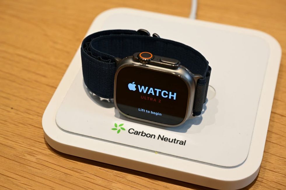 Apple Watch helps identify Florida airport employee who allegedly stole woman's luggage