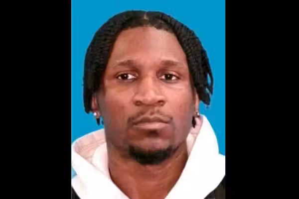 Armed thug steals cash from Kentucky Fried Chicken. But when he demands employee's phone, brave worker refuses to back down.