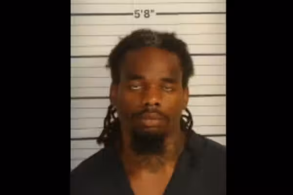 Armed thugs kick open apartment door, begin beating man — but victim fights back, turns the tables in lethal fashion