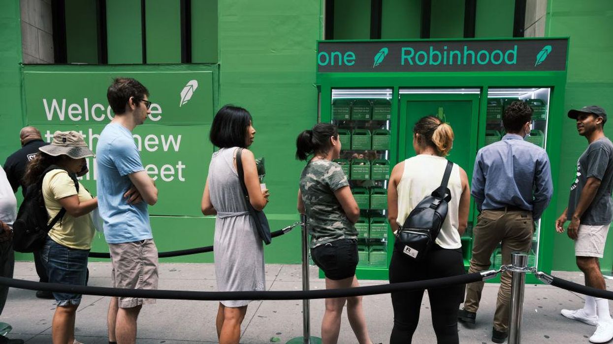 As the US prepares for a recession, more companies announce massive layoffs; Robinhood slashes an additional 23% of its staff