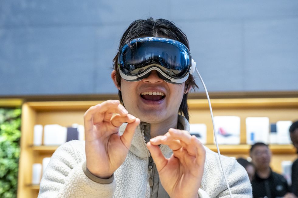 Augmented reality headsets can cause 'lapses in judgments' and 'social absence‚' study says