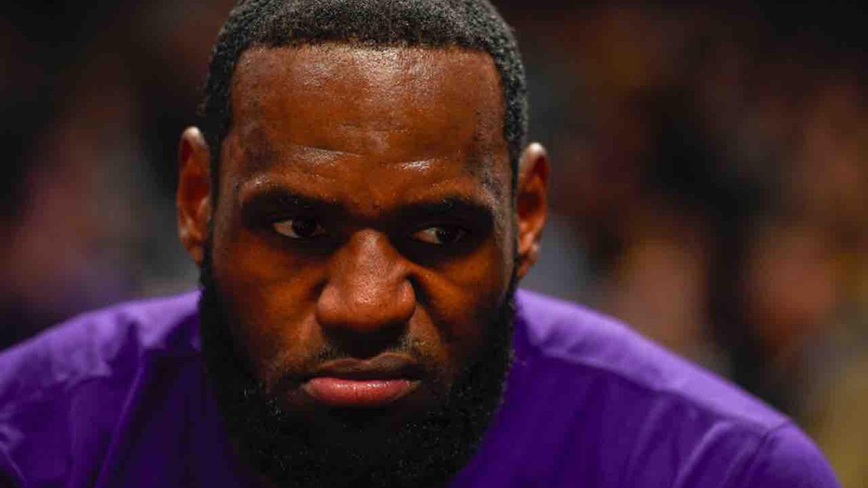 Bar owner who banned NBA games after LeBron James' cop-threatening tweet says reaction has been 'overwhelmingly positive'