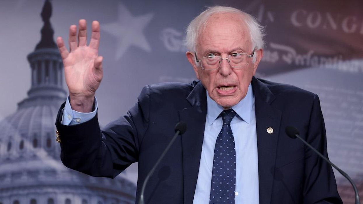 Bernie Sanders refuses to sign Dem. leadership statement condemning bullies who harassed Sen. Sinema in the bathroom — because it did not rebuke her political views
