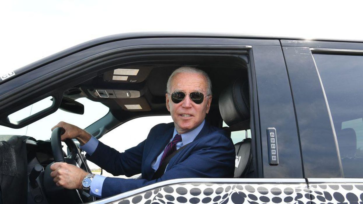 Biden to sign executive order targeting 50% of all cars sold in the US be electric vehicles by 2030