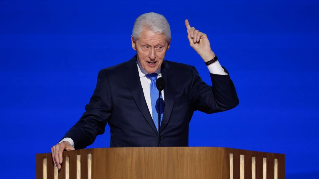 Bill Clinton appears frail during DNC speech with raspy voice, trembling hands