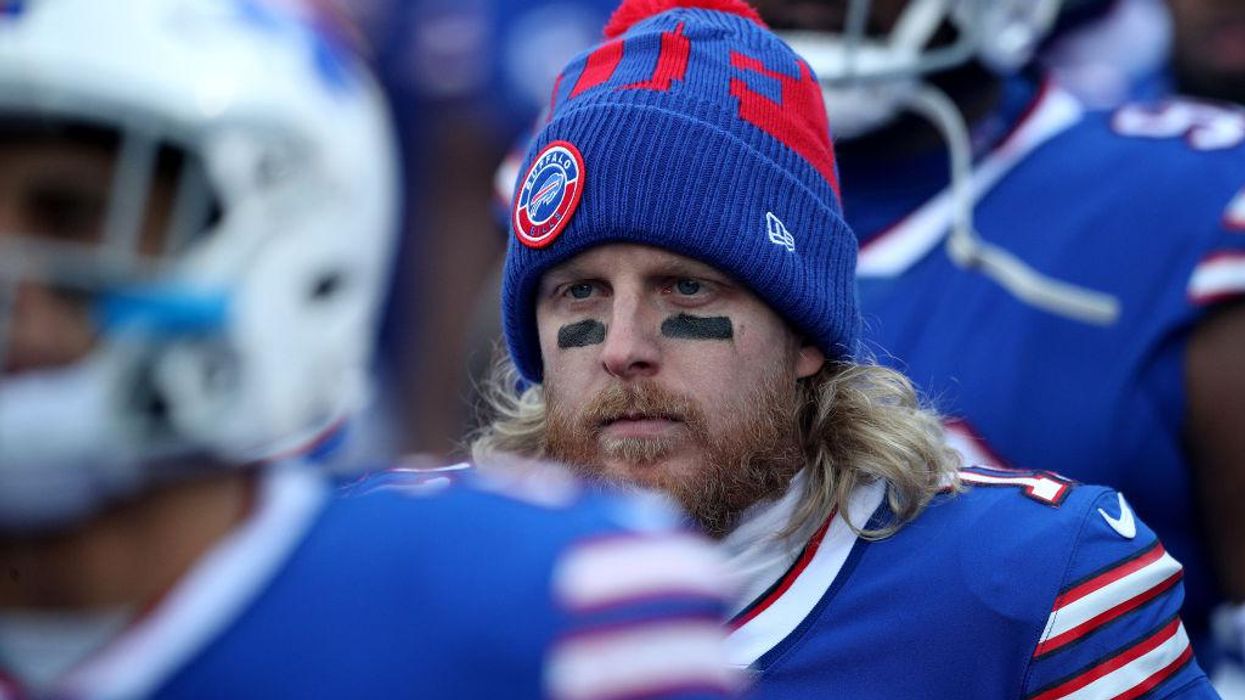 Bills' Cole Beasley, unvaccinated, forced to quarantine after testing negative for COVID —  because came in contact with fully vaccinated trainer who had the virus