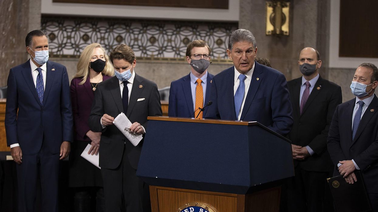 Bipartisan group of lawmakers present $908 billion coronavirus relief bill