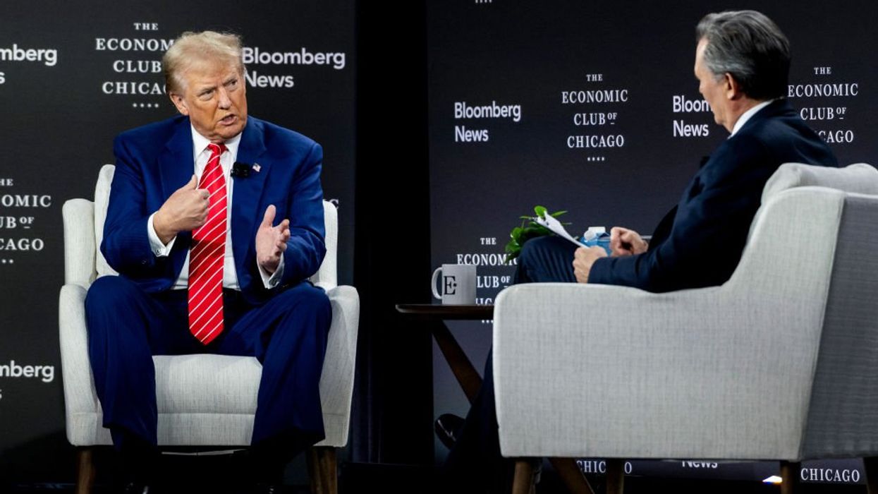 Bloomberg interviewer's attempts to needle Trump backfire — and the crowd loves it