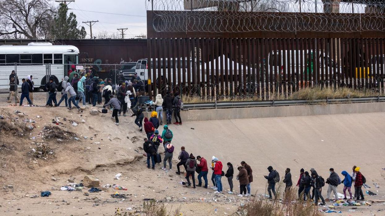 Border Patrol arrests illegal immigrants sneaking onto buses, sleeping outside church in El Paso