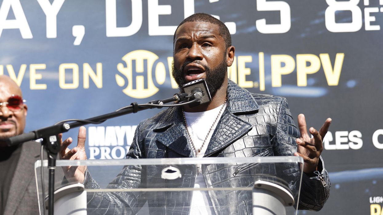 Boxing superstar Floyd Mayweather offers support for Kyrie Irving’s decision to remain unvaccinated: 'Stand for something or fall for anything'