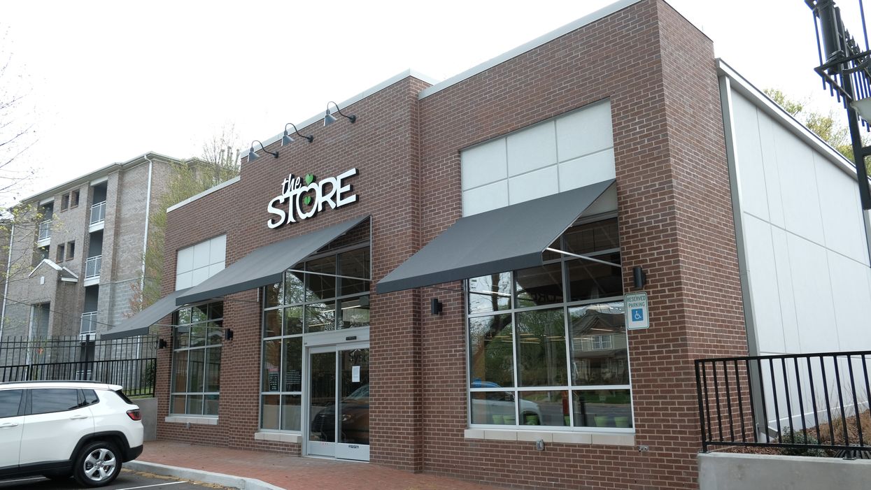 Brad Paisley's "free grocery store" doing even more business than expected