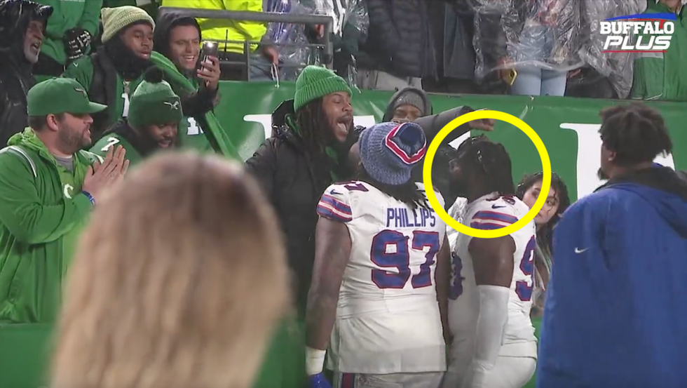 Buffalo Bills player Shaq Lawson apologizes after video catches him appearing to hit Philly Eagles fan: 'I made a mistake'