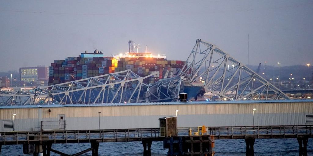 Cargo ship rams into major Baltimore bridge, causing total collapse - Vimarsana News
