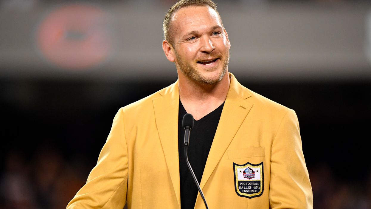 Chicago Bears disavow Brian Urlacher after his controversial post on NBA protests, Jacob Blake shooting