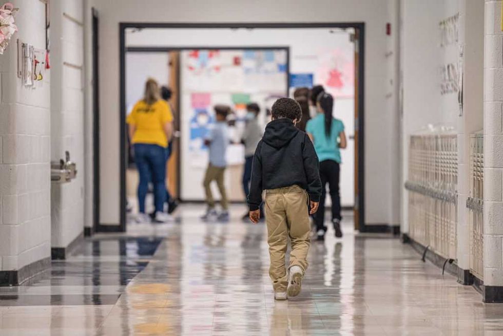 Chicago school district lets children ditch class over ICE fears: Report