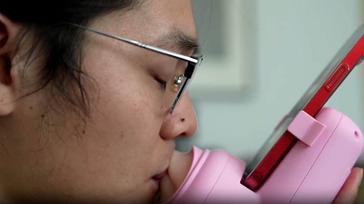 Chinese company creates kissing machine' to keep people 'in touch' online, gets over 20,000 orders