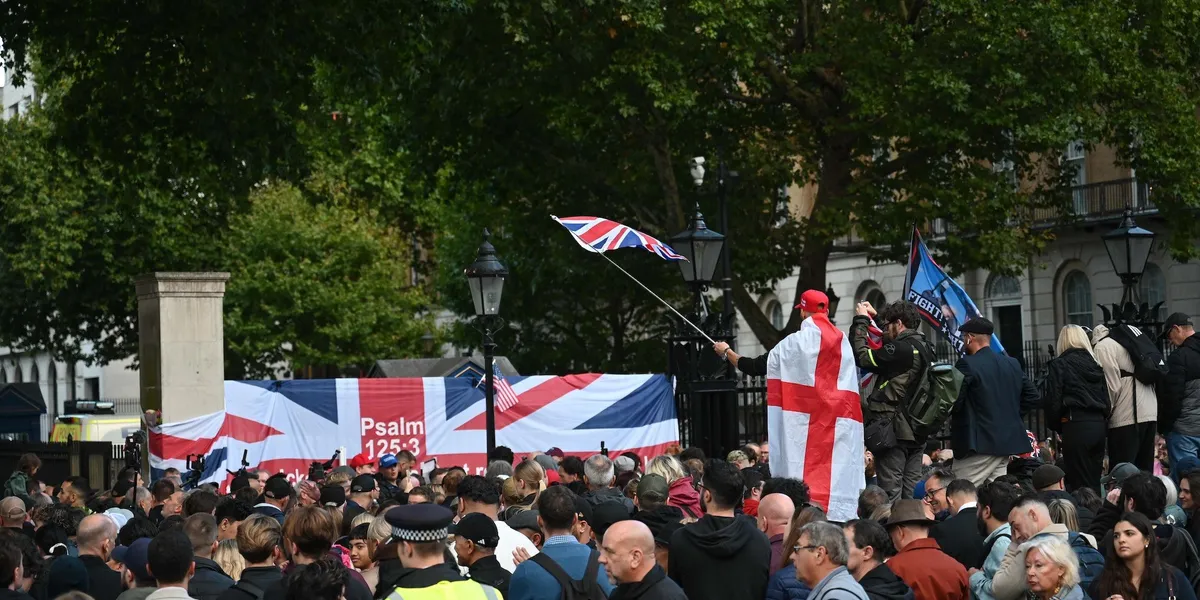 ‘Christ is king!’ chants break out at large memorial for Charlie Kirk in London ‘Christ is king!’ chants break out at large memorial for Charlie Kirk in London