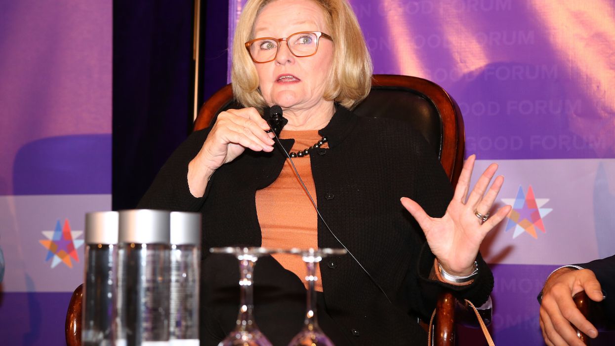 Claire McCaskill caught pushing USPS conspiracy theory in DC with photo of locked mailbox in Seattle