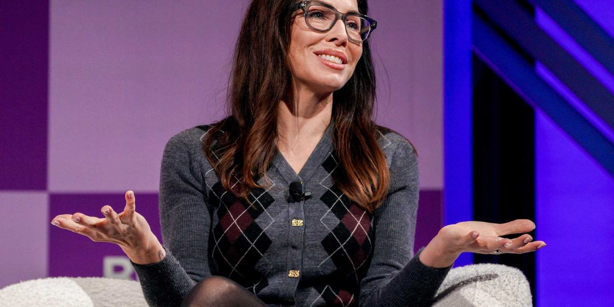 Comedian Whitney Cummings mocks liberal hypocrisy: 'We don't believe in gender, but we need a female president'