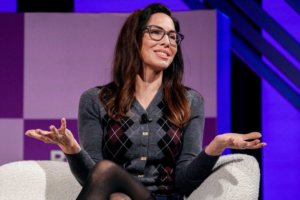 Comedian Whitney Cummings mocks liberal hypocrisy: 'We don't believe in gender, but we need a female president'